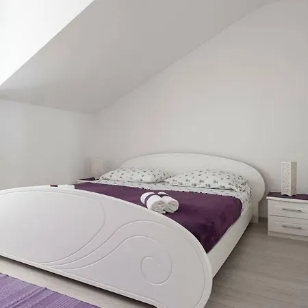 Apartment Valdinoce Orasac